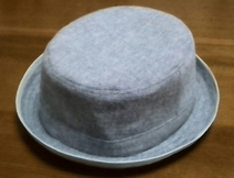 short brim hat