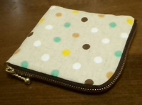 curved zipper pouch (dot)