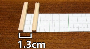 厚紙に棒を貼る