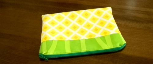 une trousse (ananas)